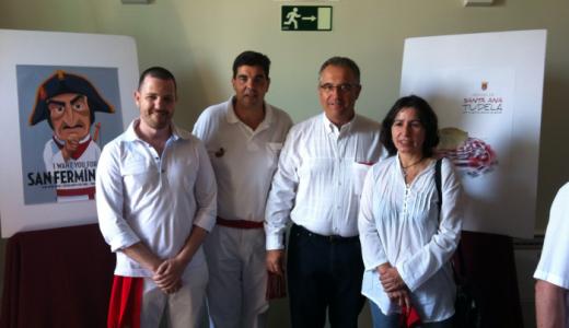 David Alegría, autor del cartel de Sanfermín, Luis Casado, Alcalde de Tudela, Enrique Maya, Alcalde de Pamplona y Susana Ibáñez, autora del cartel de Santa Ana