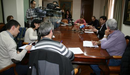 Luis Casado con los medios de comunicación