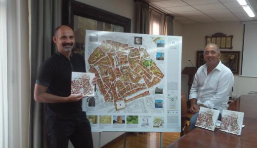 Luis Iturralde (Guía Turística de Navarra) y Jesús Álava (Concejal Turismo)