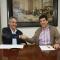 Francisco Javier Sagardoy (ARIAN) y Luis Casado en el momento de la firma