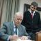 Vicente del Bosque firmando en el " Libro de Honor" de la Orden del Volatín. Foto: Jesús Marquina.